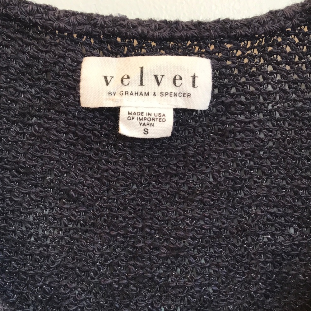 VELVET by Graham & Spencer Revolve brand deep navy, v-neck top. Side slits. Sz S